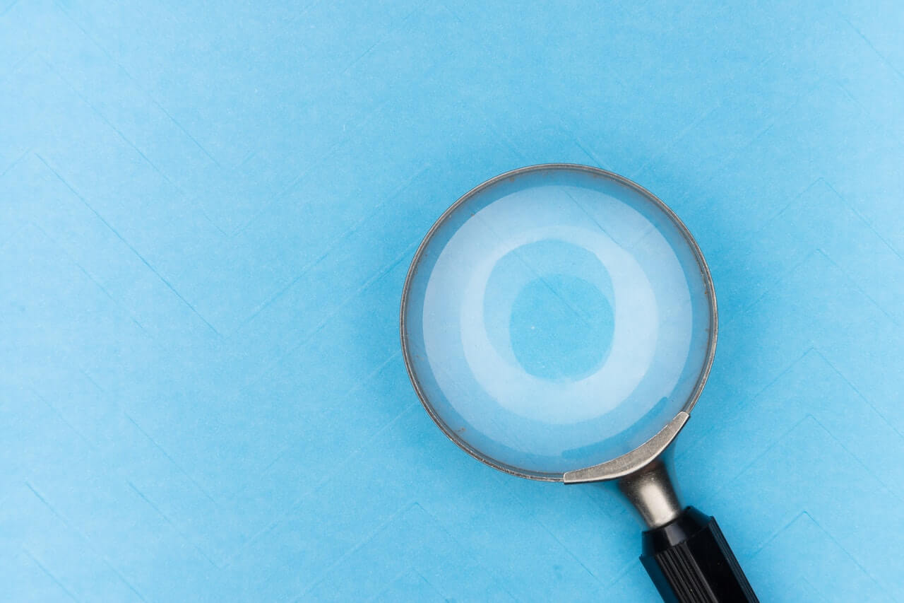 Large, Magnifying Glass on feet, Circle